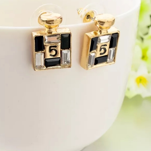 None Jewelry - Designer inspired fashion stud novelty earrings. New with tags.